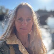 I'm in Windermere!! Wondering where I can drive to to watch sun set but  someone where I can park and watch or only have to walk for 15 minutes to  watch?? Thanks