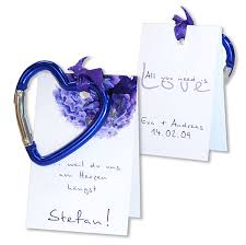 Ein lanyard (aus dem französischen lanière für riemen) ist einem schlüsselband oder schlüsselanhänger sehr ähnlich, mit dem unterschied, dass ein lanyard heutzutage oftmals als. 10 Ideen Fur Gastgeschenke Stilvoll Heiraten Alles Rund Um Die Hochzeit