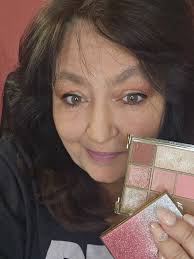 💄Makeup Order! 💄 I'm placing a makeup order tomorrow and wanted to share  my favorite products that I use daily! These are all Farmasi brand, a  European company that has stricter standards