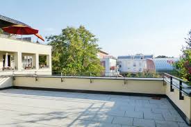 Freuen sie sich auf diese renovierte wohnung in mitten einer grünen oase ganz nahe der würm in gauting! Helle Und Freundliche 2 5 Zimmer Maisonettewohnung Mit Grosser Terrasse In Gauting