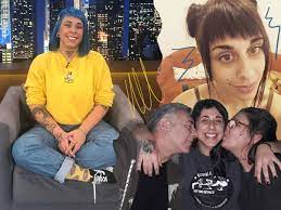 Ο τρόπος με τον οποίο δύο στοιχεία συνδέονται μεταξύ τους. Super Kikh To Fwtografiko Almpoym Ths Zwhs Ths Prin Kai Meta Th Fylakh Kai Ta Prwta Binteo Poy Thn Ekanan Viral