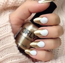 Welcome to reddit, the front page of the internet. White And Gold Chevron Design Nail Art