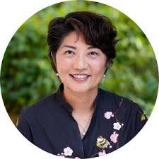 Amanda Cadogan's Instagram, Twitter & Facebook