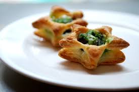 Escargot Vol Au Vent Admittedly I Am A Fan Of Escargots Au Beurre D Ail On Their Own But Add Puff Pastry Pure Heaven Escargot Recipe Recipes Vol Au Vent