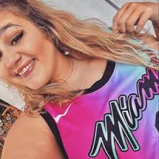 Cassandra Beach (cbreezy22)