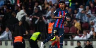 Las luces y sombras del entorno de Lamine Yamal, la gran perla de la Masía