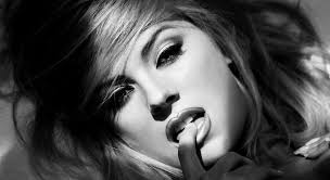 Dibandingkan dengan pria, wanita memiliki lebih banyak titik dalam menerima rangsangan yang menghasilkan orgasme. 3 Cara Membuat Wanita Makin Mencapai Klimaks Wartakepri Co Id