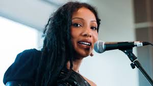 Diana Gordon Releases Acoustic Version of Single 'Rollin'