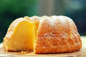 In Dem Teig Kommt Geriebener Apfel Hinein Der Den Kuchen Sehr Saftig Macht Gugelhupf Rezept Saftig Apfelkuchen Rezept Lecker Eierlikor Gugelhupf