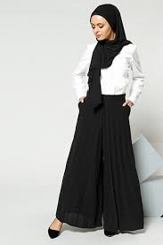 Refka Tesettur Bol Pantolon Modelleri Moda Tesettur Giyim Moda Stilleri Pantolon Moda