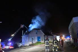 Peu avant 22h, les flammes avaient déjà parcouru «plusieurs centaines d'hectares». 9qqcgohcijobvm