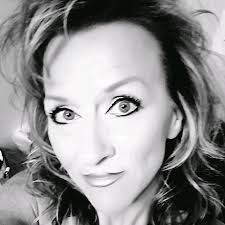 Laurie Marusak's Instagram, Twitter & Facebook