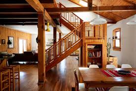 Namun, yang paling menonjol dan banyak diaplikasikan oleh orang ialah desain interior yang bernuansa kayu yang dapat memberikan efek nyaman dan minimalis. Penuh Kehangatan Intip Interior Rumah Kayu Sederhana Ini