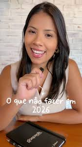 Quer aprender inglês em 2026? Então atenção:, Alguns hábitos estão  atrasando (e muito) o seu progresso., No vídeo de hoje, eu te conto o que  você precisa parar de fazer.