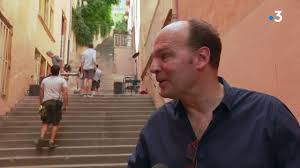 Sorj chalandon est devenu en quelques années un auteur à la fois apprécié et reconnu. Cinema Profession Du Pere Le Roman De Sorj Chalandon En Tournage A Lyon Youtube