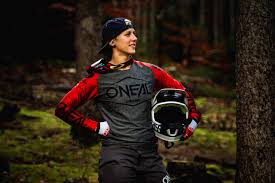 Nina Hoffmann Im Interview Fur Mich Ist Mein Eigenes Team Die Beste Losung In 2020 Mitfahren Rennen Fahrrad Fahren
