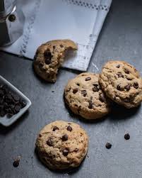 Cookies Vegetaliens Aux Pepites De Chocolat Food Desserts Biscuits