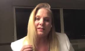 Body Language Specialist Breaks Down Amber Heard's Visual Communication  From Her Recent Testimony