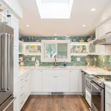 Take a cue from nature's hues, and update your kitchen with one of our creative yet functional ideas for a gorgeous green backsplash. 75 Beautiful Kitchen With Green Backsplash Pictures Ideas May 2021 Houzz