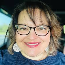 Dina Browning's Instagram, Twitter & Facebook