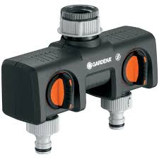 Problem an der sache ist wir haben nur 2 statt 3 anschlüsse am wasserhahn und hier in griechenland wo es angeklemmt werden soll gibt es keine/ schwierig wasserhähne mit 3 anschlüssen selbst ein fachgeschäft wie praktiker verkauft keine mit 3 anschlüssen ! Gardena 2 Wege Verteiler Fur 2 Anschlusse An 1 Wasserhahn Toolineo