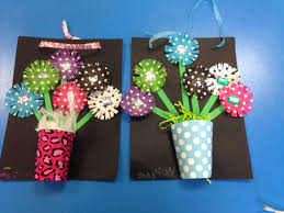 The correct name for daffodil is narcissus. Mother S Day Craft For School Flowers Made From Cupcake Liners And Construction Paper Placed Inside Paper Cu Mothers Day Crafts Crafts Mother S Day Projects