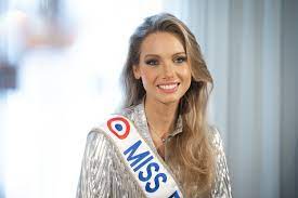 In 2015, recalls the regional daily Malediction Amandine Petit Raconte Ses Mesaventures Dans L Appartement Des Miss France