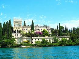 Pin By Amanda Wiseman On Viaggiare In Italia Italian Lakes Lake Garda Beautiful Places