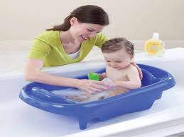Keep reading to find out how to bathe a newborn in 10 simple steps. How To Bathe A Newborn Baby