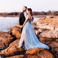 Patterns and darker colors are good for concealing stains! 12 Stores To Find The Cutest Engagement Photos Dress Suessmoments Com