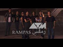 Airmata separuh mati yang ditahan diberhentikan lekuk kelopak dingin tubuh terkulai diam tak bernadi. Rampas Akim And The Majistret Full Song Guitar Cover By Korbiye Chords Chordify