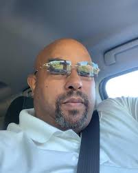 I want to thank you for letting me join the group. My name is Michael. I'm  single I live in Johnson City , TN.