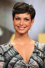 Morena Baccarin Best Images With Short Hair Pretty Celebrity In 2020 Morena Baccarin Short Hair Styles Prettiest Celebrities