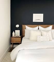Black And White Bedroom Wall Decor Box Com Perfis Coloridos Vira Tendencia E Elemento Decorativo Em Banheiros Decorsalteado Bedroom Interior Small Master Bedroom Home Decor Bedroom