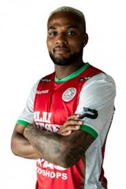 Cyle christopher larin (1995 17 nisan doğumlu), kanadalı profesyonel futbol bir şekilde oynayan oyuncu ileri türk kulübü için beşiktaş ve kanada milli takım. Cyle Larin Besiktas Stats Titles Won