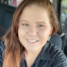 Melinda Weeks's Instagram, Twitter & Facebook