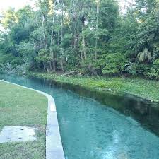 Kelly park has a beautiful natural spring with crystal clear water perfect for tubing and there is a pool like area as well for those that just want to play in the water. Kelly Park Rock Springs Bookyoursite