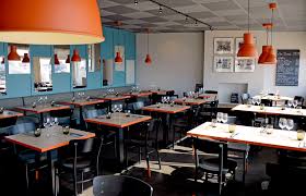 Le Bistrot Du Port Le Restaurant De L Hotel Du Port A Lesconil A Gence A L Ouest Photo Marine Fechant Home Decor Home Conference Room
