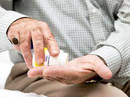 Primirea unei transfuzii de sange sau produse din sange virusul hepatitei c nu se transmite prin aer, tuse, stranut, imbratisari si sarut, alimente, apa, utilizarea tacamurilor si a paharelor, folosirea toaletelor publice. Hepatita C Ce Sanse De Vindecare ExistÄƒ Cu Terapiile Actuale