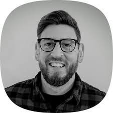 Chris Brett's Instagram, Twitter & Facebook