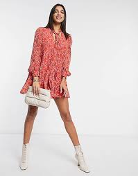 € 36,99 € 75 € 36,99. Asos Design Robe Trapeze Courte Plissee A Imprime Fleurs Avec Liens Au Col Rouge Asos