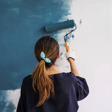 Pour bien préparer votre mur avant peinture, videz la pièce au maximum. Fgcifgpf70ayam