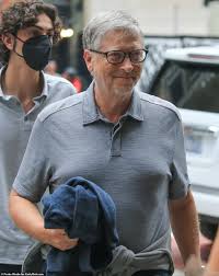 It is built on a hill in king county medina. Bill Gates Is Seen Going To Dinner At Nobu In Nyc With Daughter Phoebe And Her Boyfriend Daily Mail Online