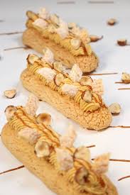 Cette Traditionnelle Patisserie Francaise Le Paris Brest Revisite Sous Forme D Eclair Constitue Patisserie Francaise Pate A Choux Patisserie
