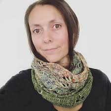 Ravelry: Lotus Cowl pattern by Mel Harrison