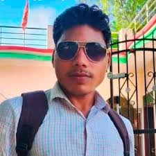 Most executives fail before they even start speaking. The problem isn't  their content. It's their first 10 words. "Good morning, I'm John from  Marketing..." ← This is audience kryptonite. Here's…