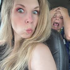 Is Pizza Hut moving into Hardee's building in Grinnell, Iowa?