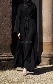 Woman with black burka making selfie with lake como and boat background. Pin Oleh Atif Brahvi Di à¸­à¸šà¸²à¸¢à¸°à¸« Model Pakaian Hijab Model Pakaian Model Pakaian Muslim