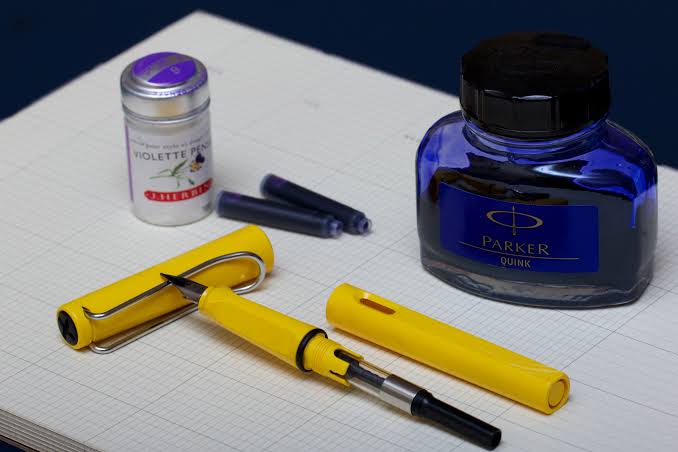 Mực Viết Máy Nào Tốt Nhất Hiện Nay - Cây Bút Thần