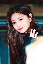 Yiiren Everglow In 2020 Kpop Girls Girl Swag Korean Girl
